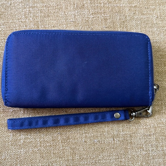 NEW TRAVELON WALLET. - Picture 2 of 9